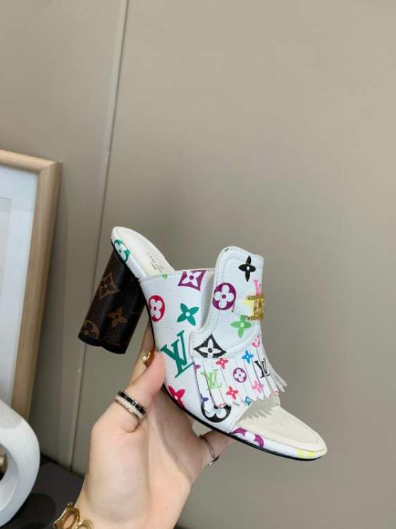 Picture of Louis Vuitton Shoes _SKULVsz34-4210cmmnf32513517